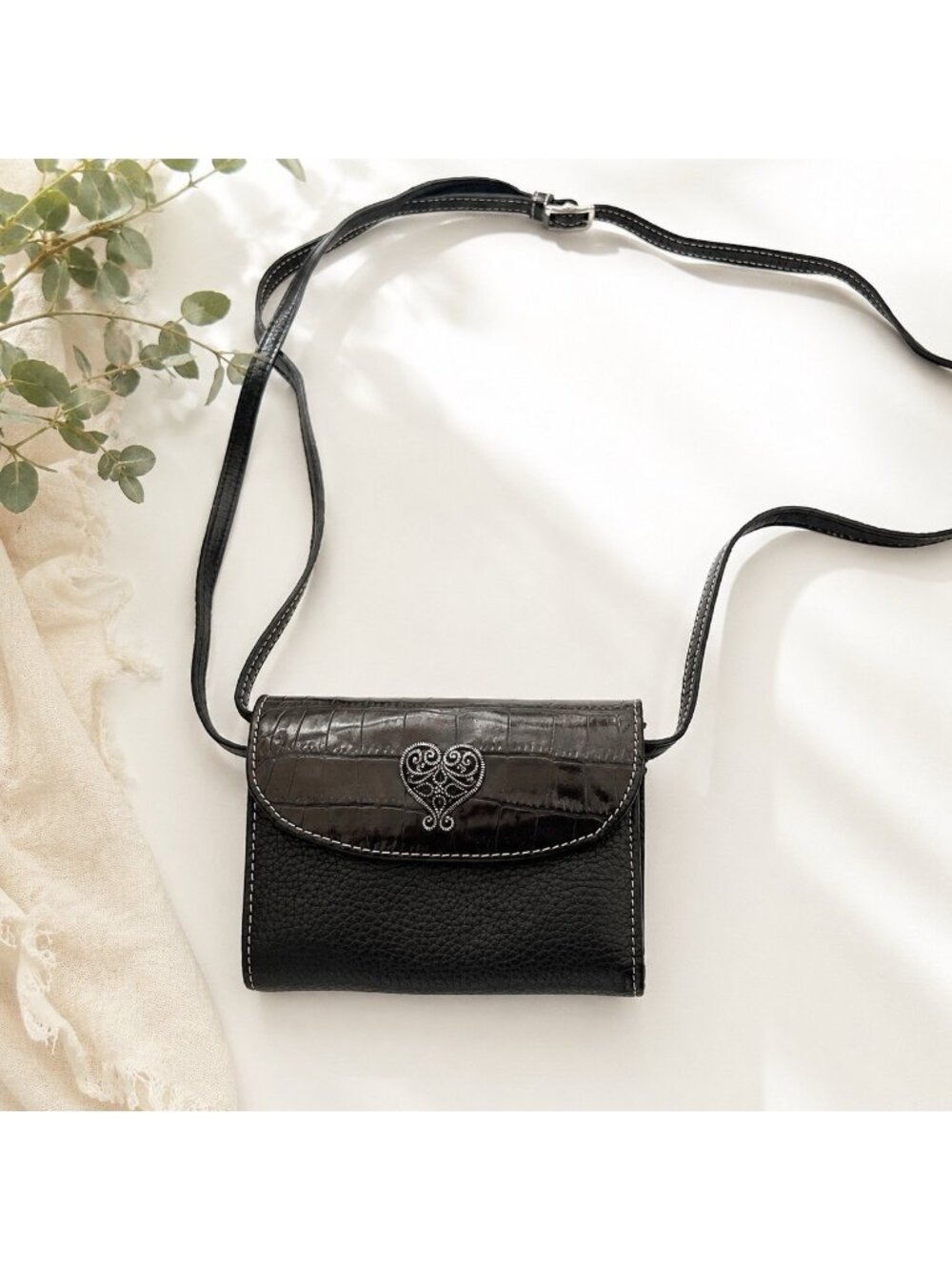 Brighton Croc Embossed Black Leather Crossbody Wallet Bag Silvertone Heart Purse